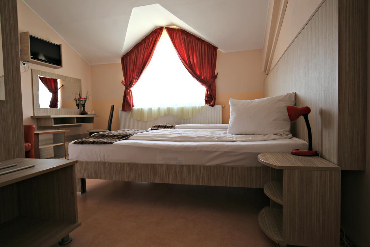 Pension Varadia Oradea Exterior photo
