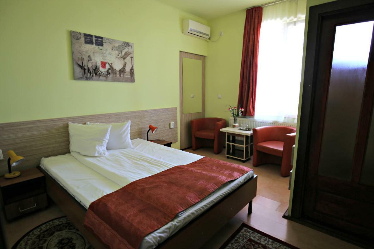 Pension Varadia Oradea Exterior photo